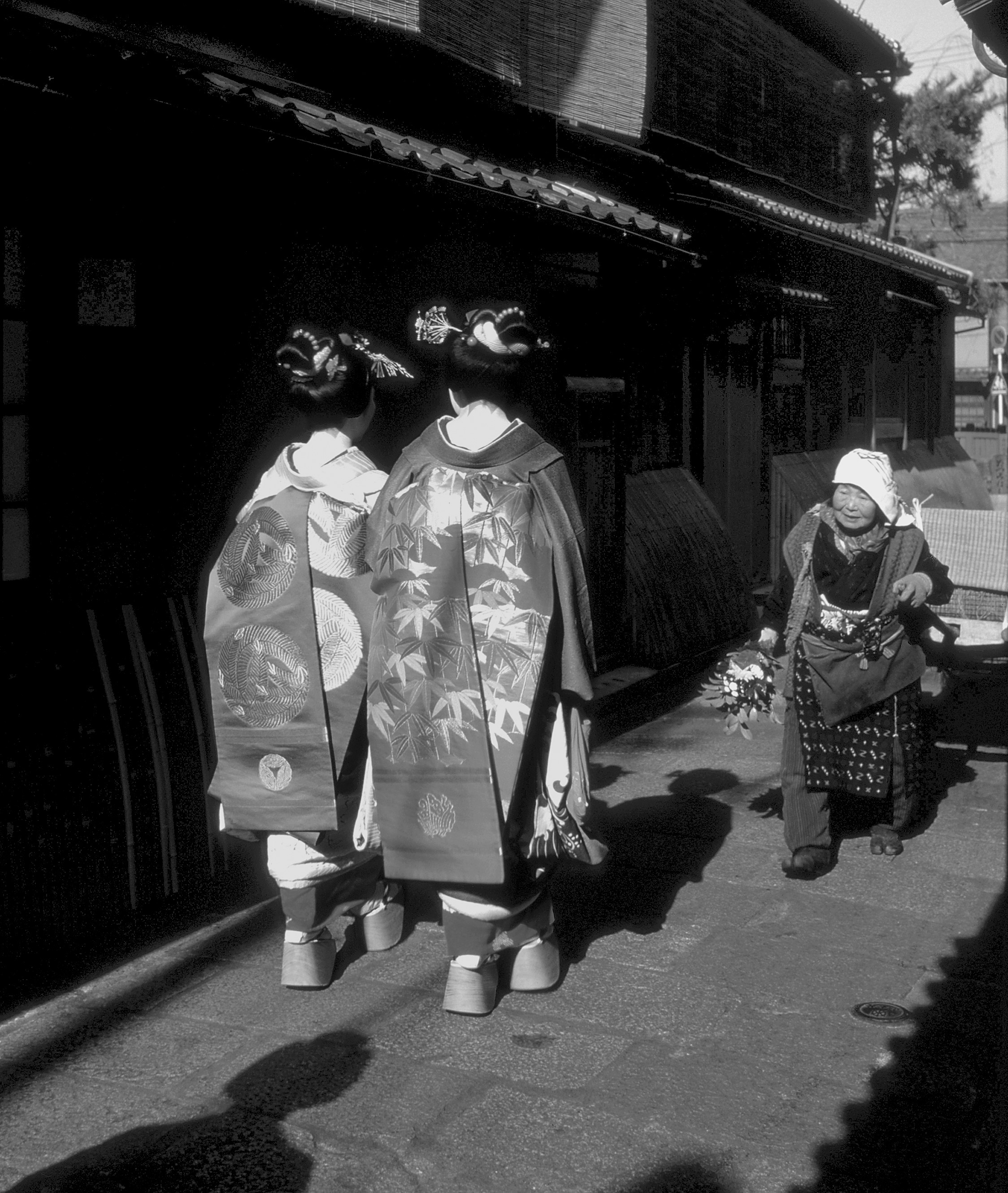 ◇終了◇ 溝縁ひろし写真展 昭和の祇園～花街とともに～ | 京都新聞アート＆イベント情報サイト［ことしるべ］